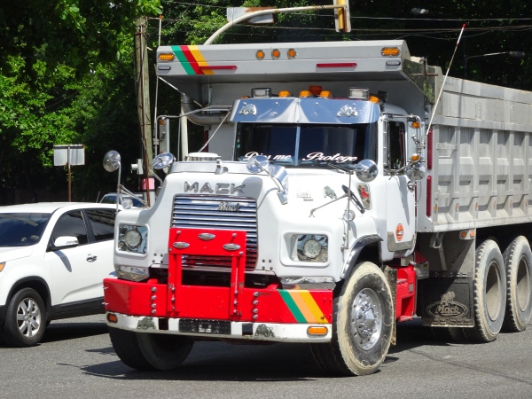 Mack DM600 Trucks